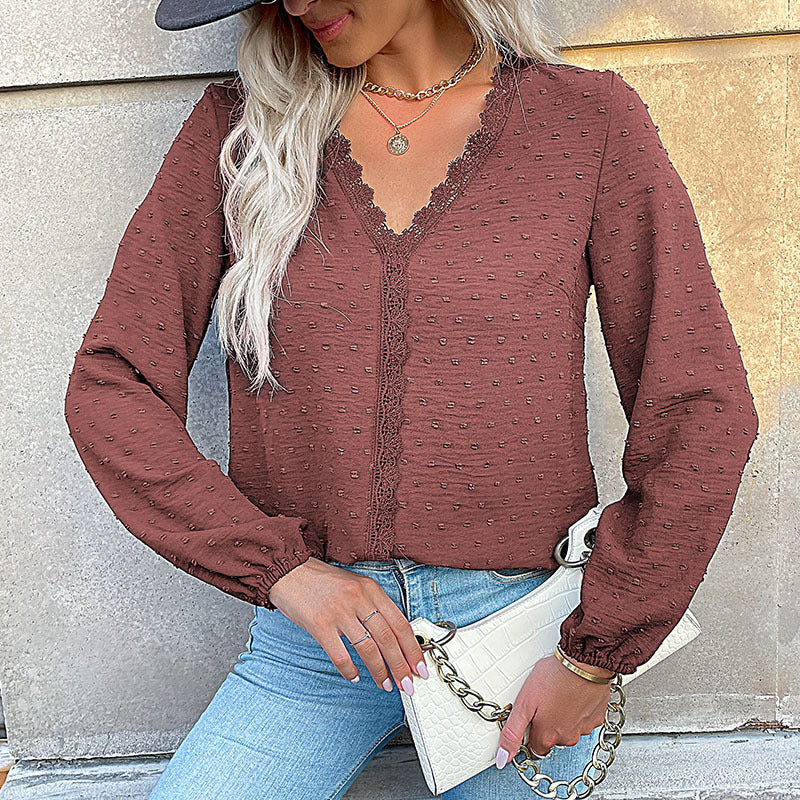Women's structured blouse with V-neck, lace trim and polka dot texture Mune Fashion
