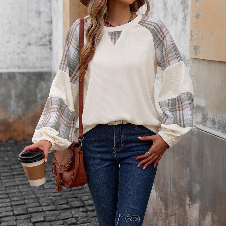 Women’s Sports Top with Contrast Details Mune Fashion