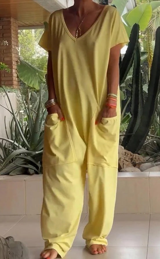 Women's comfortable oversized jumpsuit with V-neck, deep crotch and inset pockets Mune Fashion