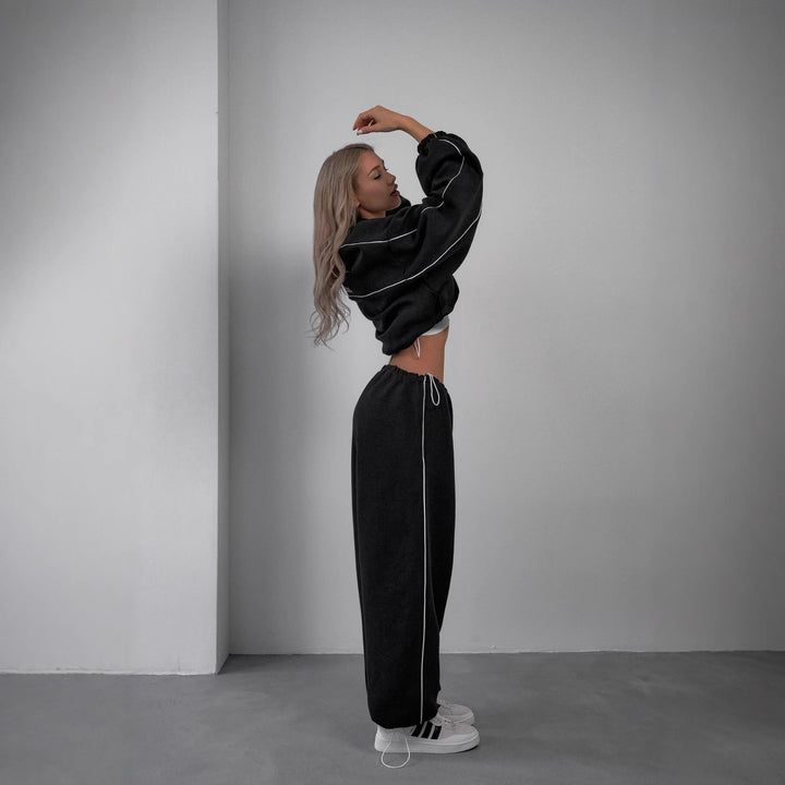 Women's cropped zip hoodie with drawstring waistband, oversized sleeves and contrasting piping Mune Fashion