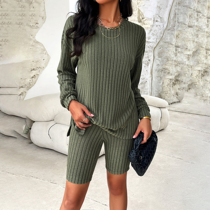 Women’s knitted lounge set made of fine knit with oversized long sleeve and high-waist bike shorts Mune Fashion