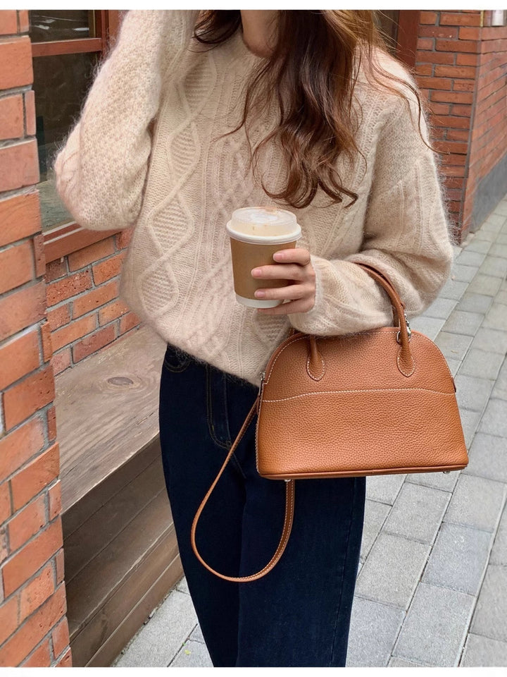 Women's structured leather handbag with detachable shoulder strap and rounded body shape Mune Fashion