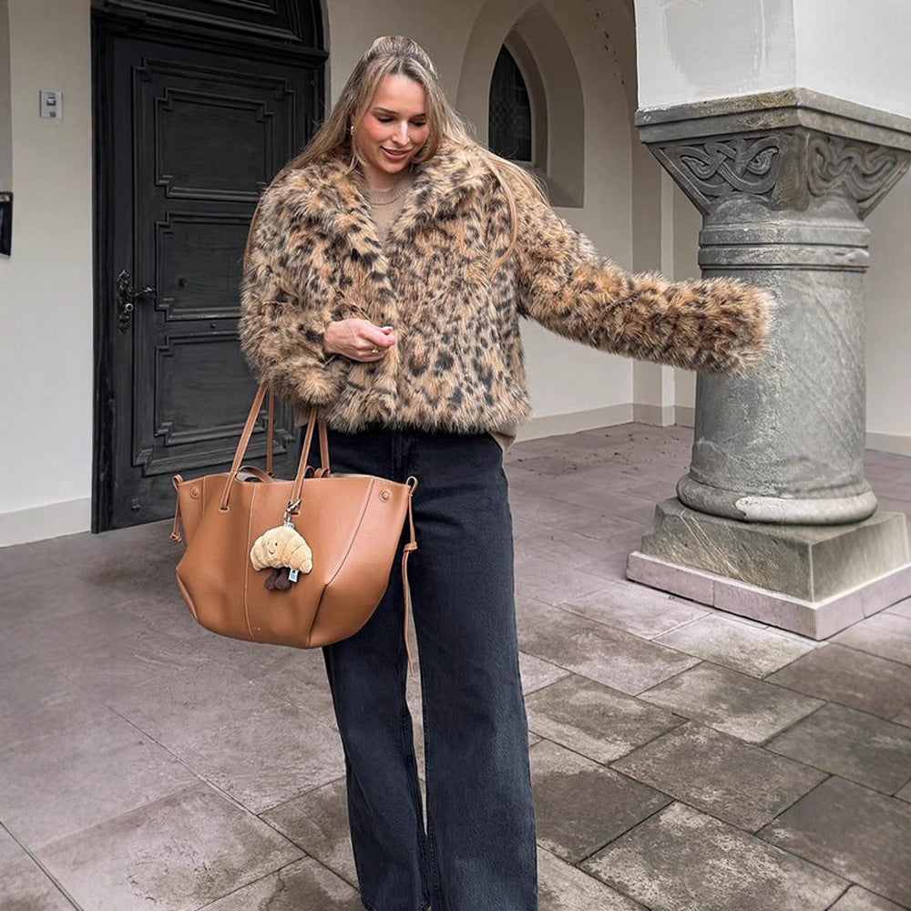 Women Short Faux Fur Jacket in Leopard Pattern with Boxy Silhouette and Wide Collar Mune Fashion