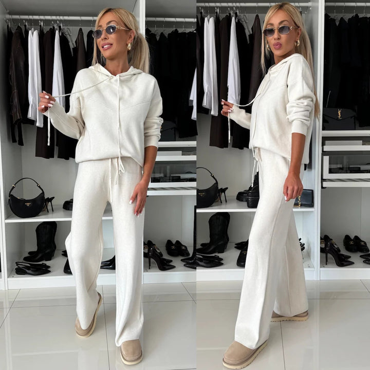 Ladies cozy knitted jogging suit with short hoodie and wide flowy pants Mune Fashion