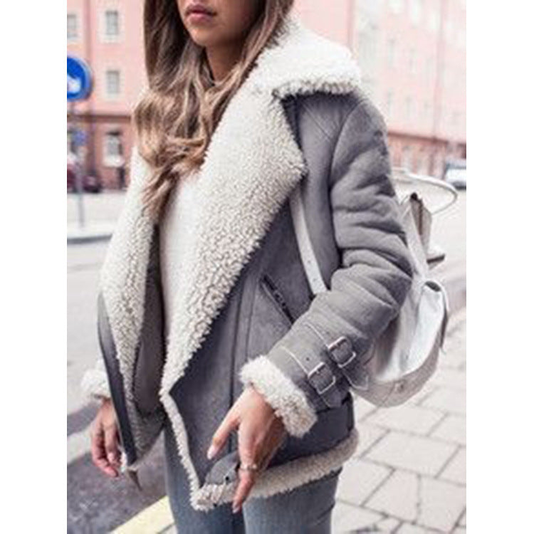 Women's short jacket in pilot style with contrasting fur collar and adjustable buckles Mune Fashion