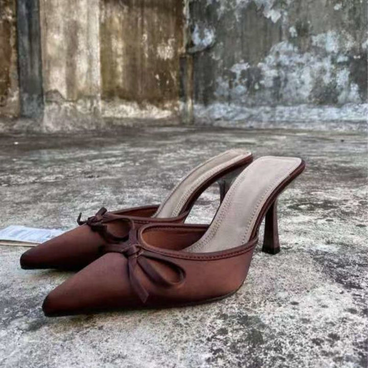 Women's pointed satin mules with delicate bow appliqué and medium-height sculpted heel Mune Fashion