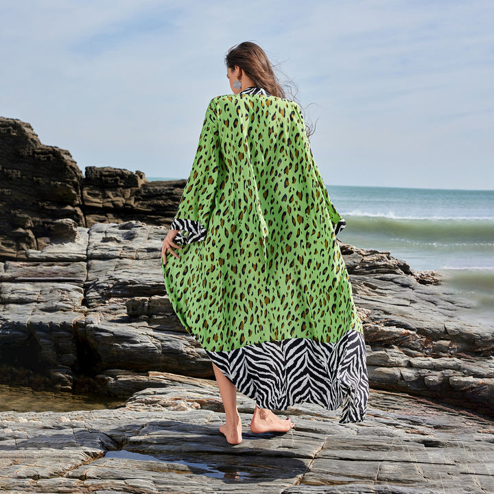 Ladies' fashionable beach kimono with striking patterns Mune Fashion