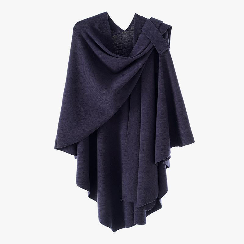 Women's hooded poncho made of fine knit with asymmetric hem Mune Fashion