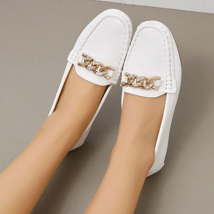 Women's Flexible Moccasin Slipper with Padded Comfort Insole and Decorative Metal Chain Mune Fashion