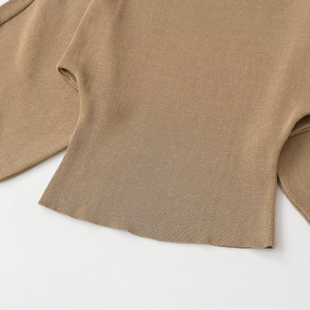 Women's fine knit poncho with flared bat sleeves Mune Fashion
