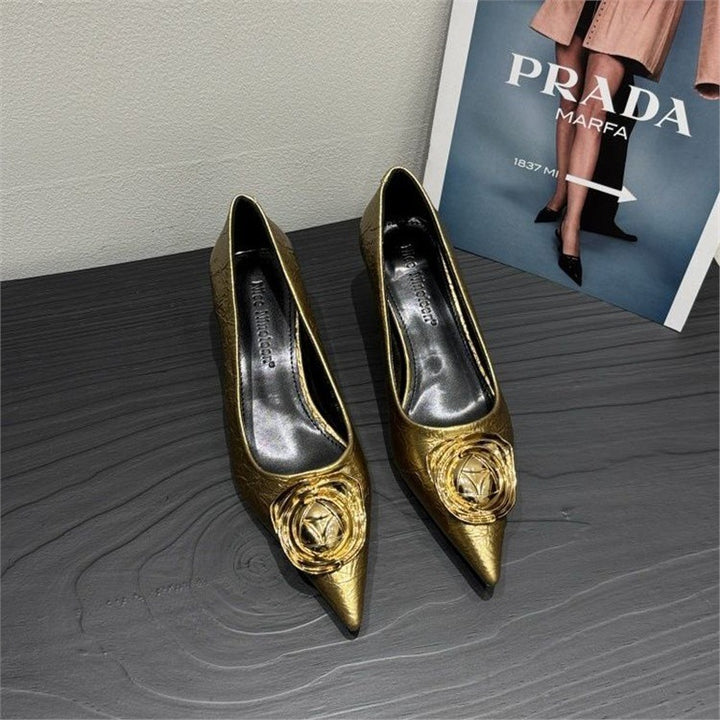 Ladies pointed-toe pumps with metallic look and rosette appliqué Mune Fashion