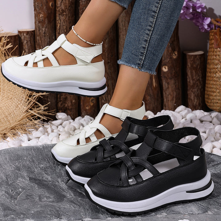 Women's sporty platform sandals with closed toe cap, crossed straps, and adjustable heel strap Mune Fashion