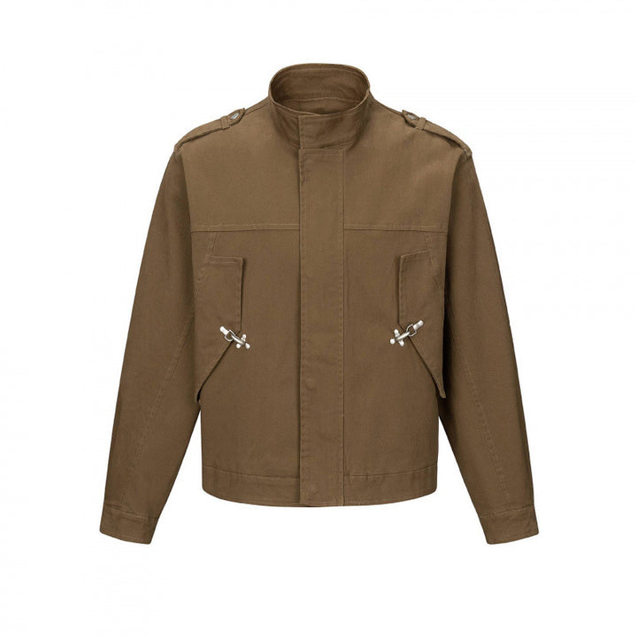 Men's short-cut field jacket made of cotton canvas with stand-up collar, shoulder flaps, and adjustable flap pockets Mune Fashion