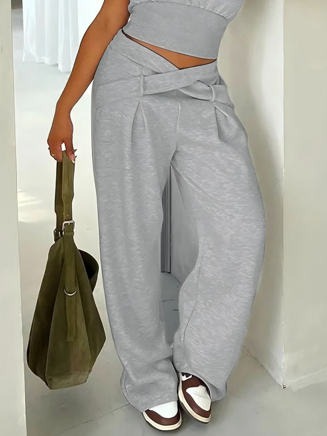 Women's Loose High-Waist Pants with Wrap Waistband, Decorative Belt and Waist Cut Drune