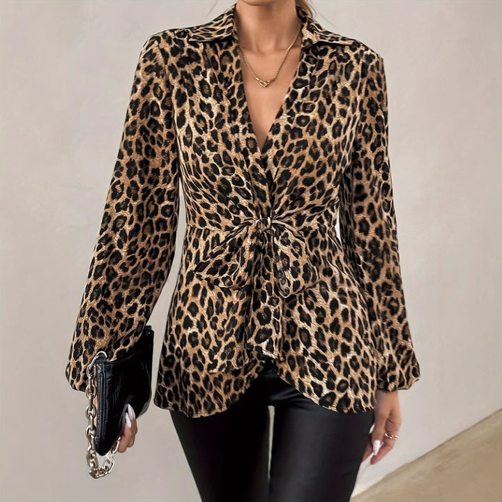 Women's tailored wrap blouse with leopard print, shirt collar and tie belt Mune Fashion