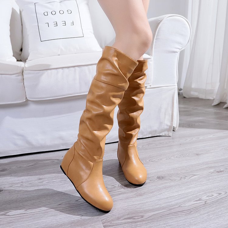 Women’s casual slouch boots with soft shaft, gathered design and flat comfort sole Mune Fashion