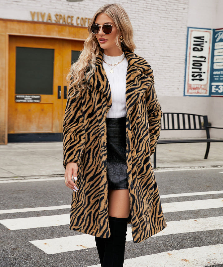 Women Elegant Faux Fur Coat In Zebra Design Mune