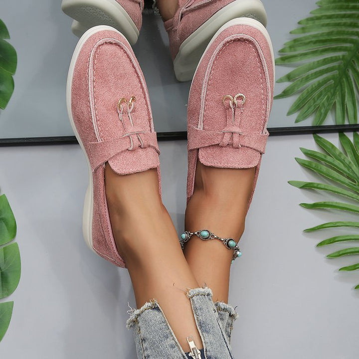 Damen Slipper-Loafer aus Velourslederoptik mit dekorativem Knotenriemen und leicht profilierter Gummisohle Mune Fashion