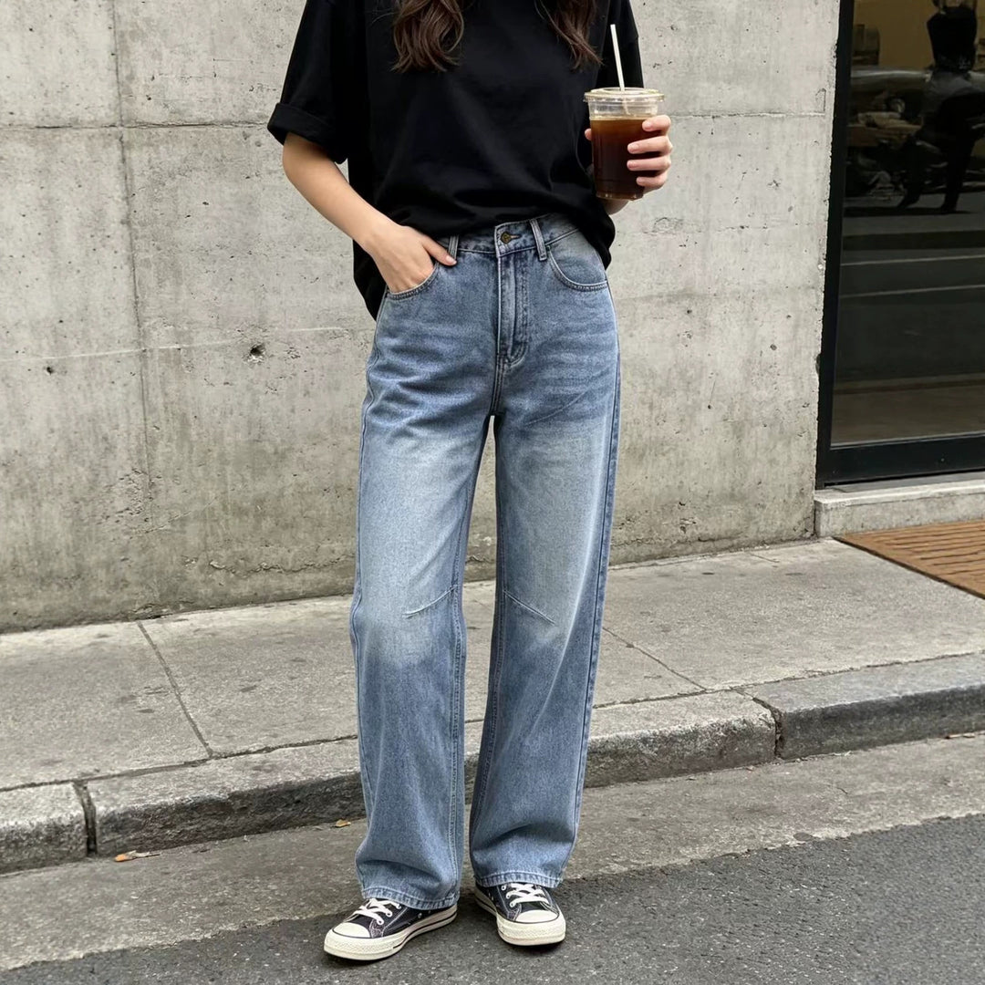Ladies high-waisted wide jeans with straight leg, knee patches and classic five-pocket cut Mune Fashion