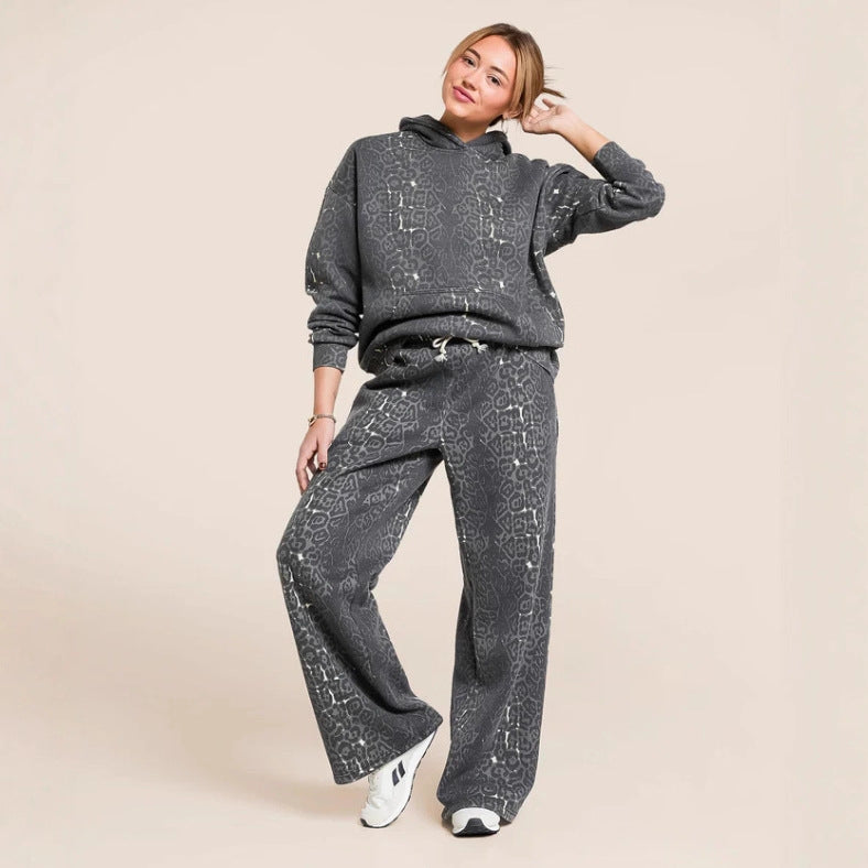 Women's two-piece leisure set with oversized hoodie and loose comfort pants made of brushed sweat with animal print Mune Fashion