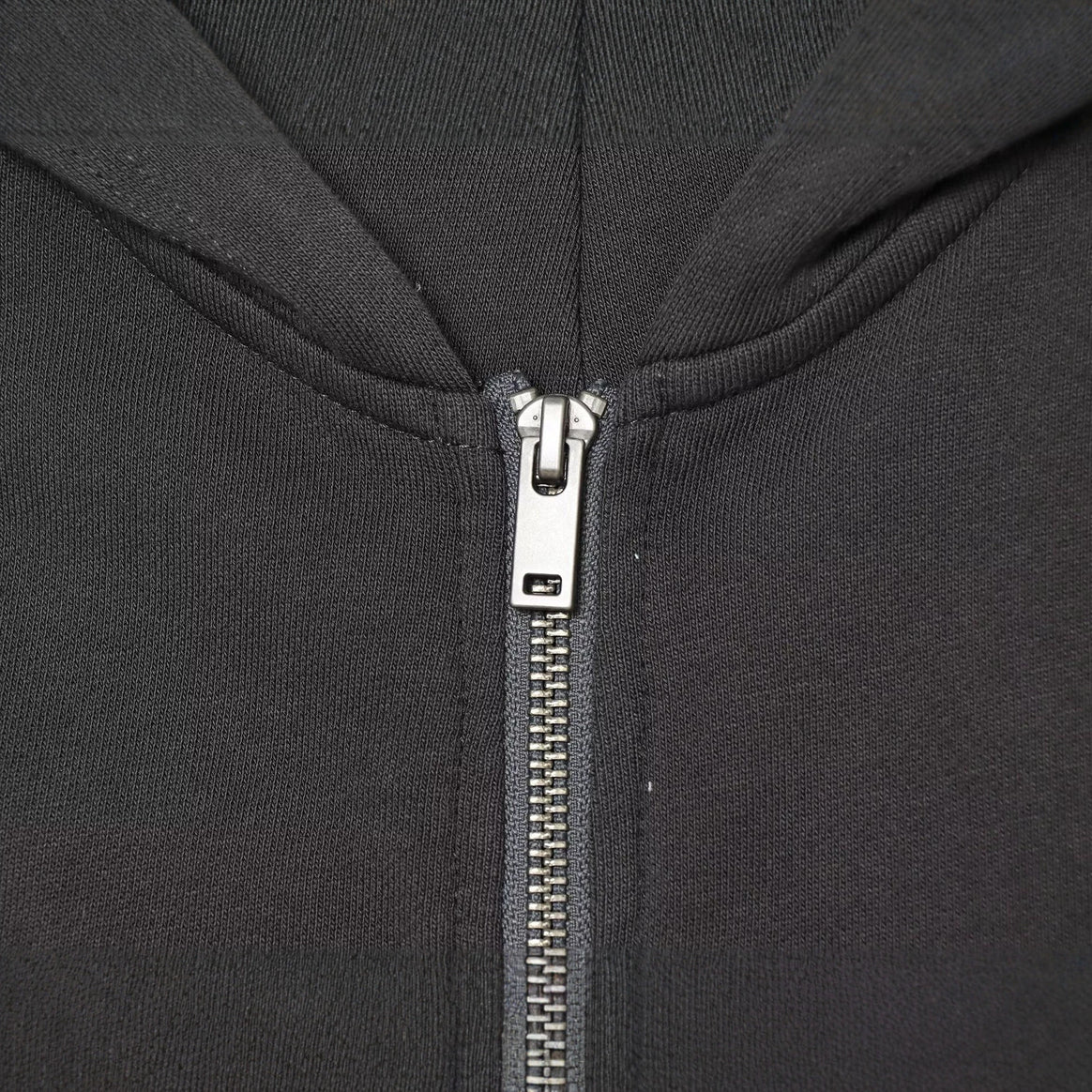 Women's Sleeveless Hooded Vest with Zipper and Military Decorative Buttons Mune Fashion