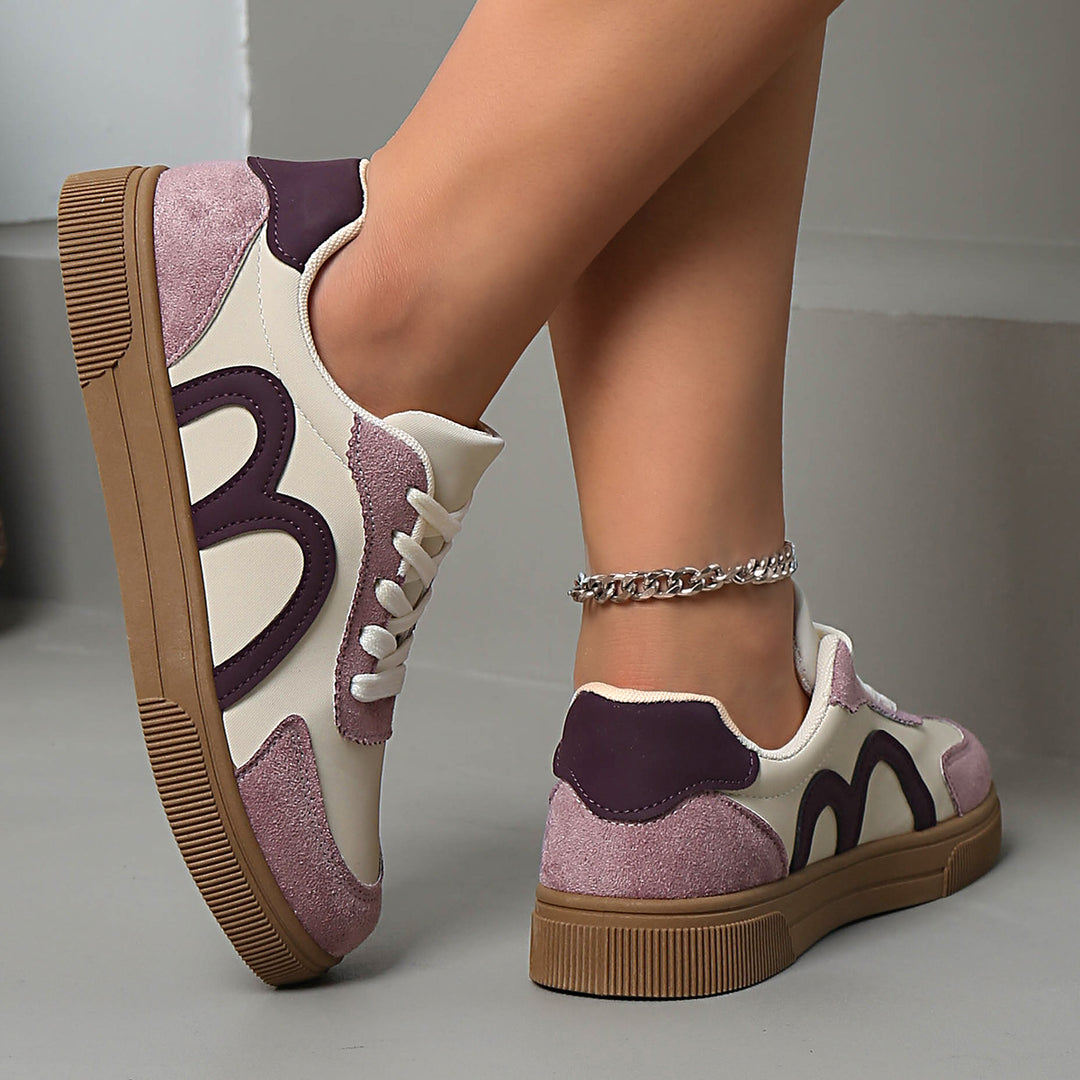 Women's retro sneaker with velour overlays, curved side application and profiled rubber sole Mune Fashion