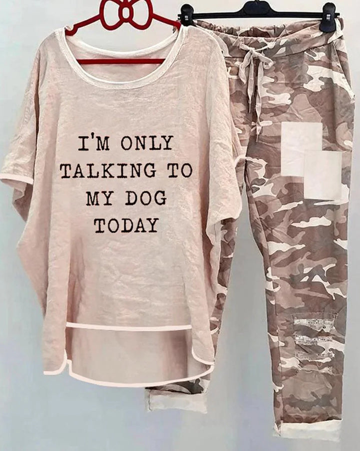 Women casual wide set with slogan print, loosely cut long shirt and camouflage joggers Mune Fashion