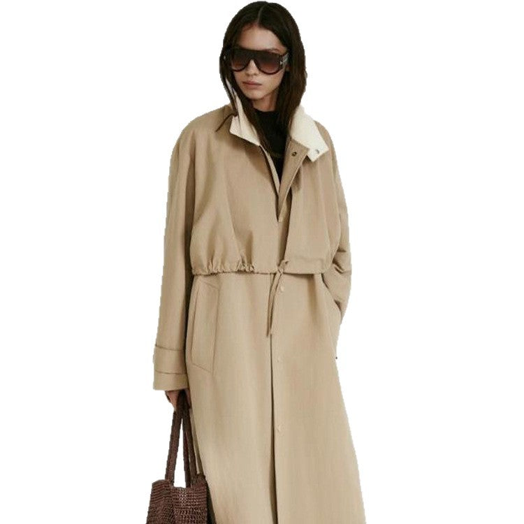 Women Tailored Coat in Trenchcoat Style with Drawstring Waist and Contrast Collar Mune Fashion
