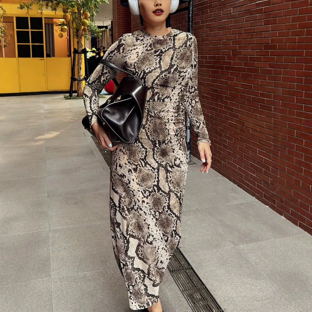 Women's figure-hugging maxi dress made of stretch jersey with snake print and round neckline Mune Fashion