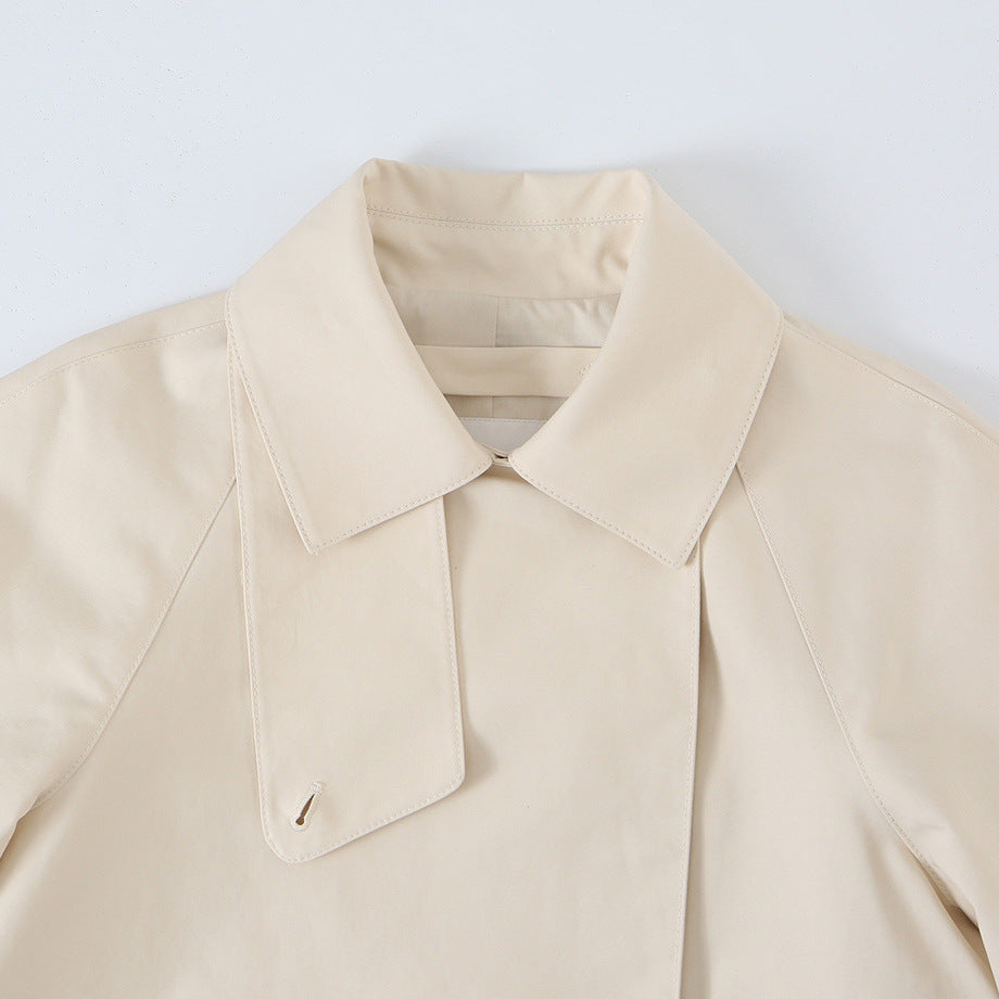 Ladies short jacket in boxy cut with concealed button placket and shirt collar Mune Fashion