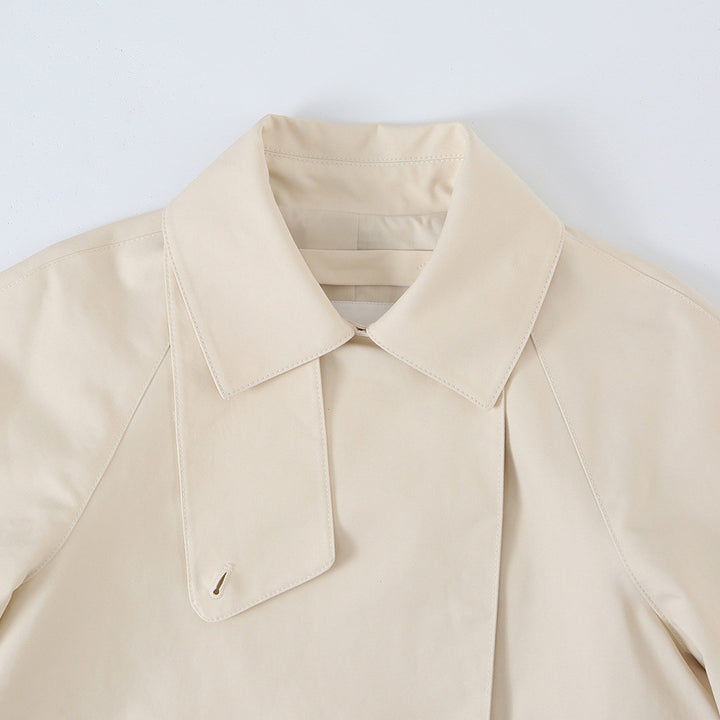 Ladies short jacket in boxy cut with concealed button placket and shirt collar Mune Fashion