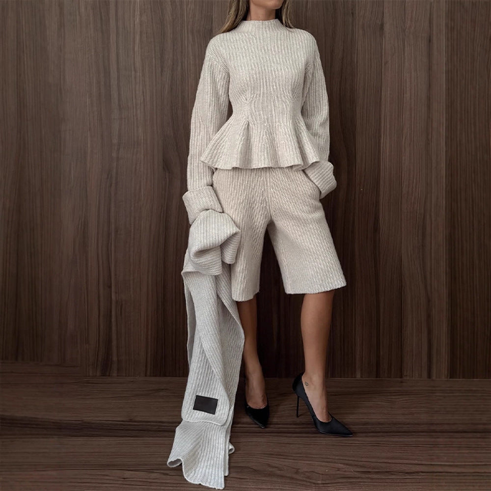 Women's fine knit two-piece set with fitted peplum sweater and high-waist bermuda Mune Fashion