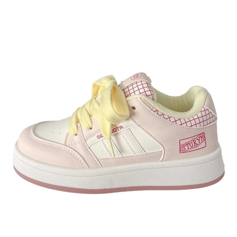 Ladies sneakers in minimalist design with structured surface and soft cushioning Mune Fashion