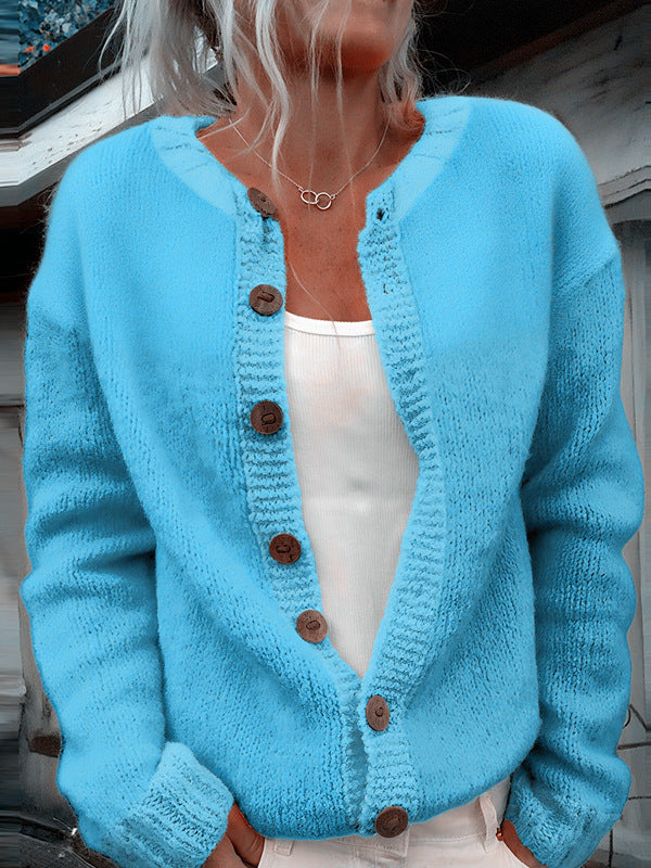 Ladies cozy knitted cardigan with decorative wooden buttons and round neckline Mune Fashion