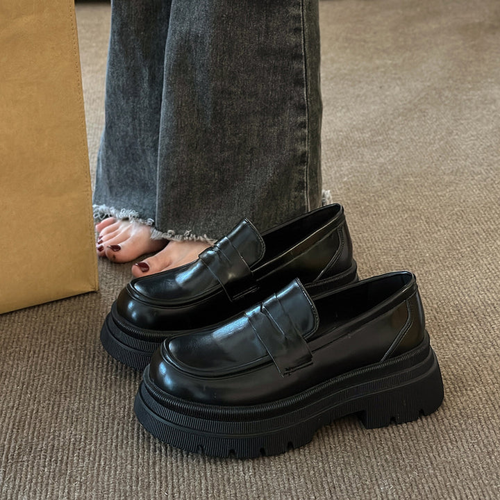 Women's fashionable platform loafers in leather look with profiled rubber sole and padded insole Mune Fashion