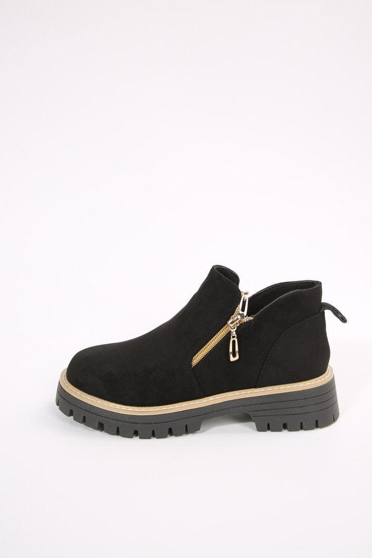 Ladies Chelsea ankle boots with textured rubber sole and side zipper Mune Fashion