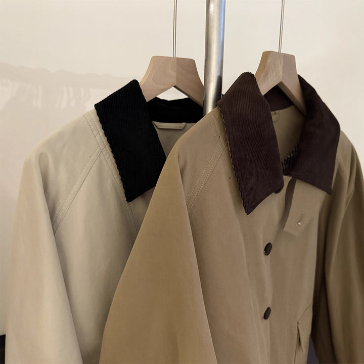 Women's short coat in Mac style with contrasting velvet collar and checked sleeve cuffs Mune Fashion