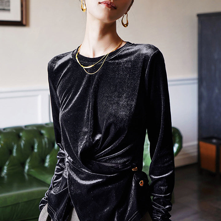 Women's elegantly cut blouse with twist detail