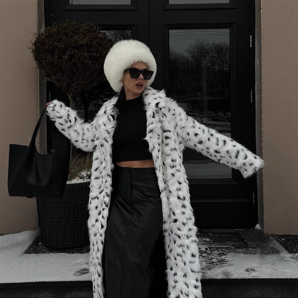 Women's Long Coat made of Faux Fur with Dalmatian Look and Hood Mune Fashion