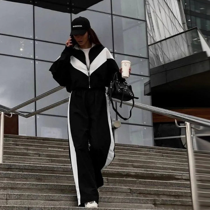 Ladies two-piece lounge set with zip hoodie and wide high-waist pants with side stripes Mune Fashion