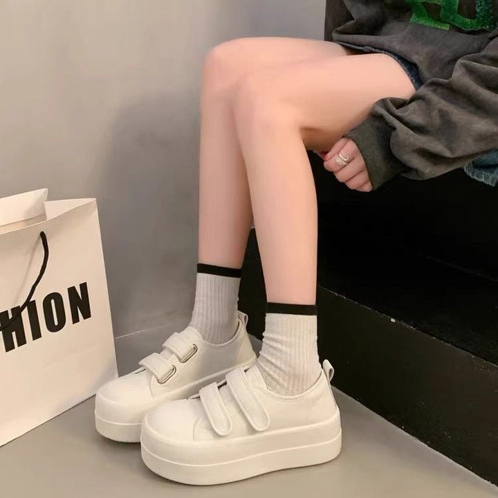Women's platform sneaker with double velcro fastening and ergonomic sole Mune Fashion