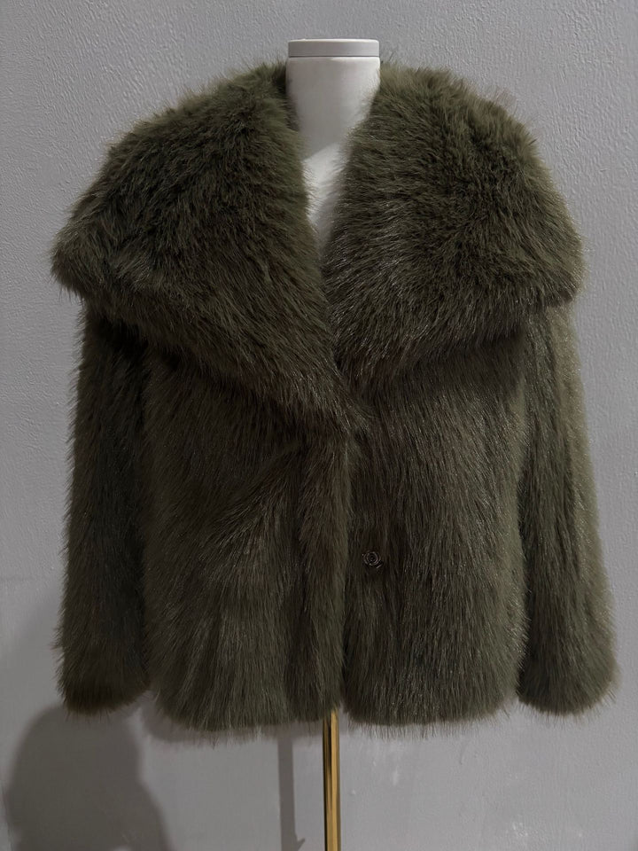 Women's short bolero in boxy cut made of vegan shaggy faux fur with XXL shawl collar Mune Fashion