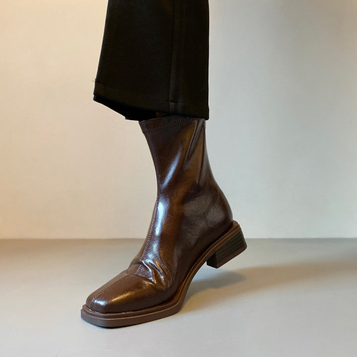 Women ankle boots in riding boot look made of soft smooth leather with square toe seam and stacked block heel Mune Fashion