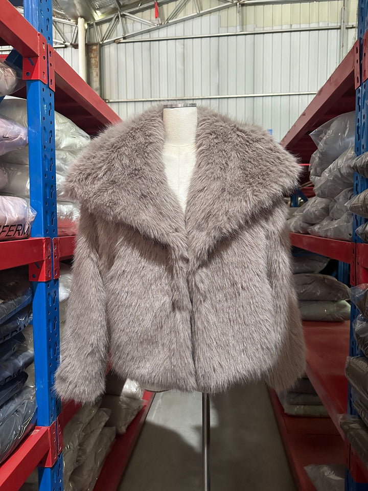 Women's short bolero in boxy cut made of vegan shaggy faux fur with XXL shawl collar Mune Fashion