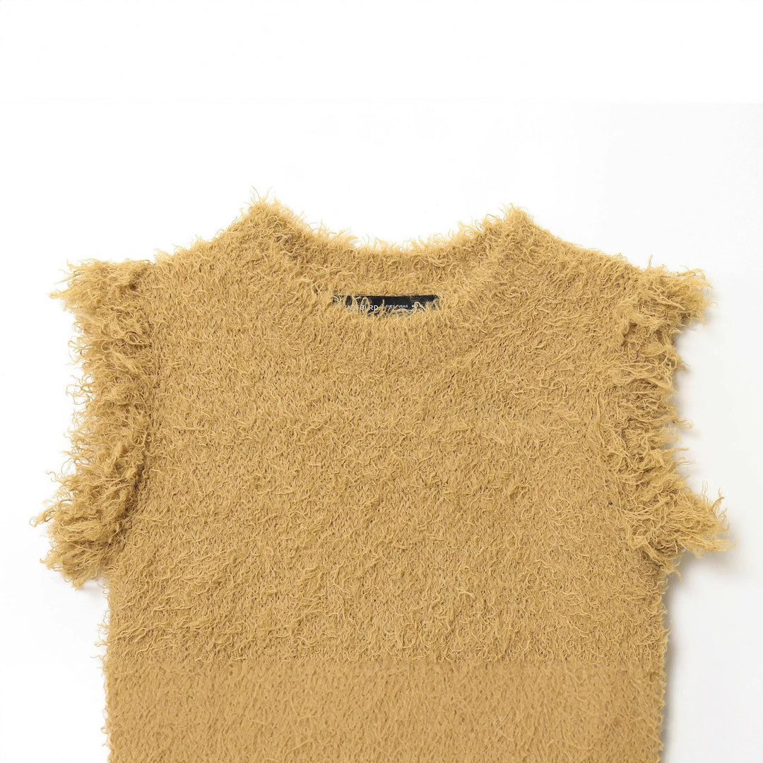 Women's fluffy sleeveless teddy top with round neckline and fringes Mune Fashion