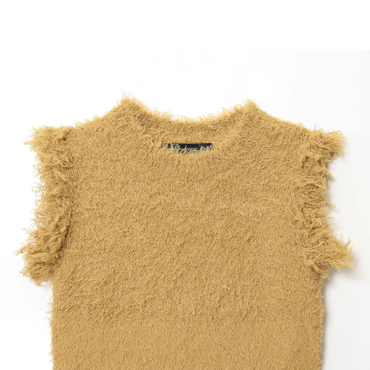 Women's fluffy sleeveless teddy top with round neckline and fringes Mune Fashion