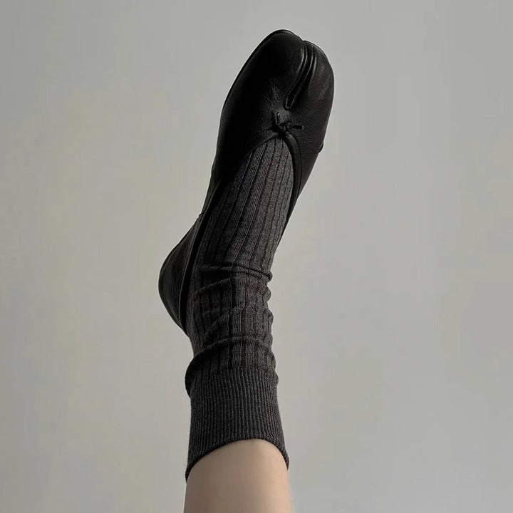 Ladies' ballerinas with sophisticated toe design and velvety leather craftsmanship Mune Fashion