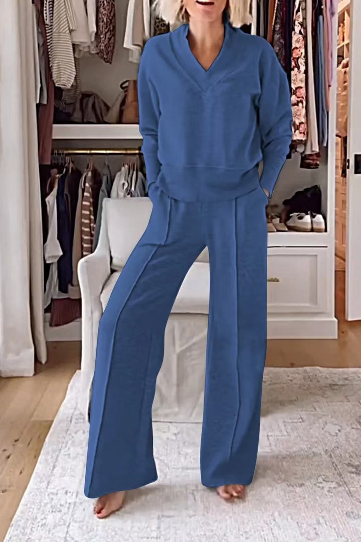 Ladies two-piece lounge set made of soft jersey with V-neck and wide palazzo pants cut Mune Fashion