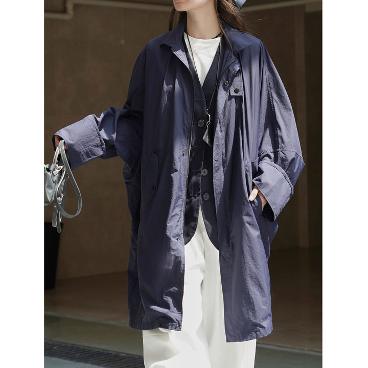 Women's Light Oversized Rain Parka with High Stand-Up Collar and Concealed Snap Button Placket Mune Fashion