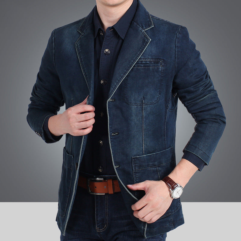Men's denim blazer with used effect, slim fit, chest pocket and patch pockets.